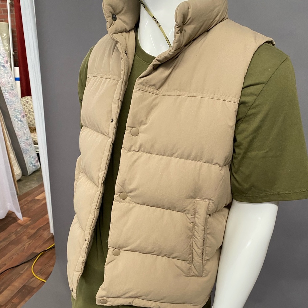 Men’s Beige Puffer Vest (Medium)